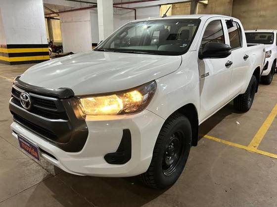 TOYOTA HILUX 2.8 D-4D TURBO DIESEL CD POWER PACK 4X4 AUTOMÁTICO